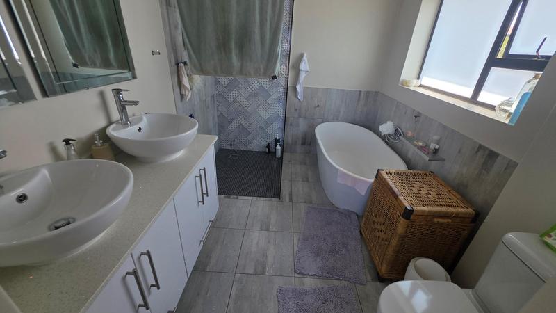 4 Bedroom Property for Sale in Reebok Western Cape